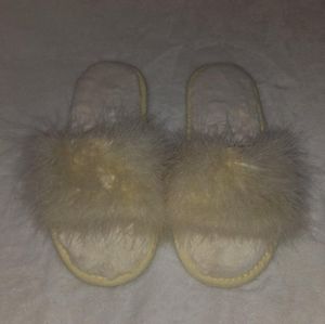FEATHERY CREAM SLIPPERS. WOMENS SIZE 38/39.